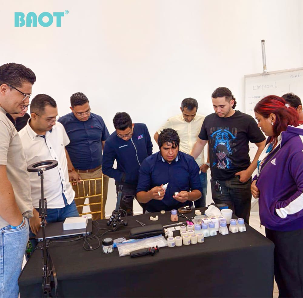 Masterclass de porcelaine dentaire avec Ernesto Larios Montano au Nicaragua